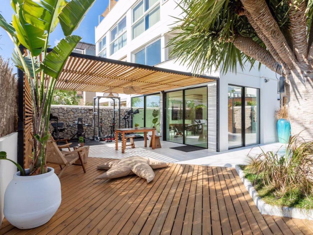 Exclusief, luxe gelijkvloers appartement met privé zwembad in Jesús, Ibiza
