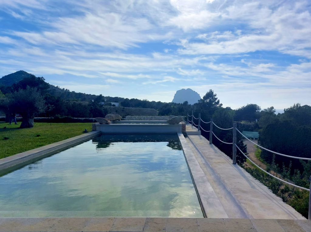 Exclusieve villa in Es Vedrà: luxe en natuur in harmonie