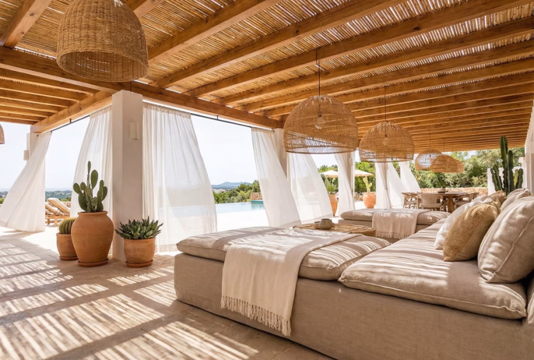 Spaanse terras met meubels